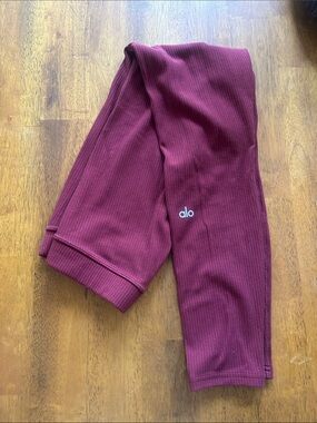 ALO Yoga Ribbed Leggings in Burgundy